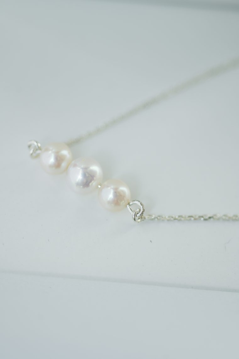 Linear Pearl Necklace - Image 3